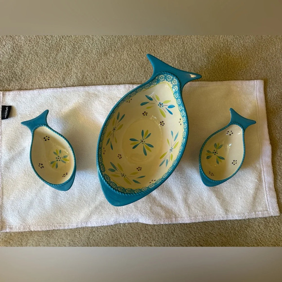 Temp-Tations Other - Temp-Tations presentable, Old World
Oceanfetti 3 fish severing bowl set